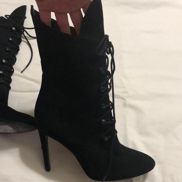 ❌SOLD❌ Laced-up black boots - Picture 2 of 3